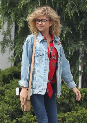 Sarah Hyland out in LA